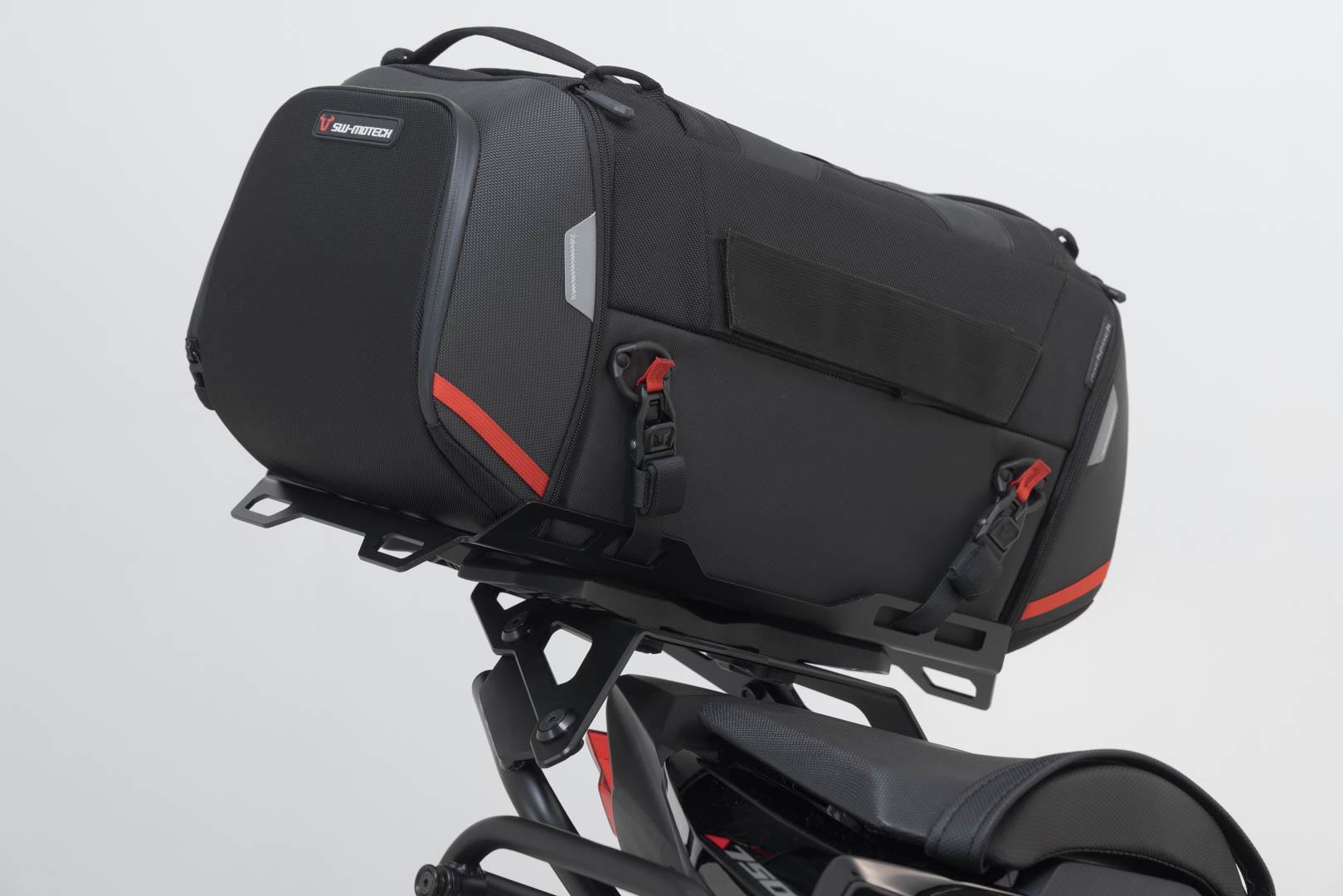 Side view of SW-Motech Rackpack Set - Honda CB750 Hornet (22-).