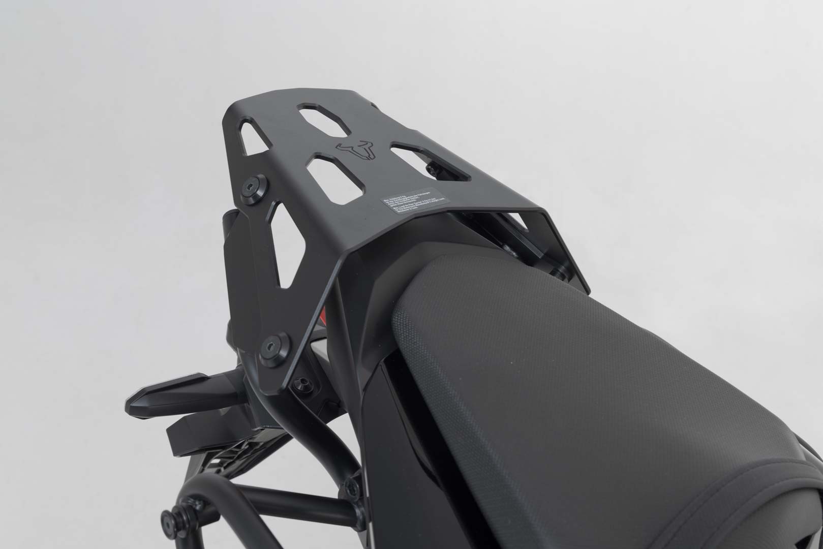 Side view of SW-Motech URBAN ABS top case system - Black. Honda CB750 Hornet (22-).