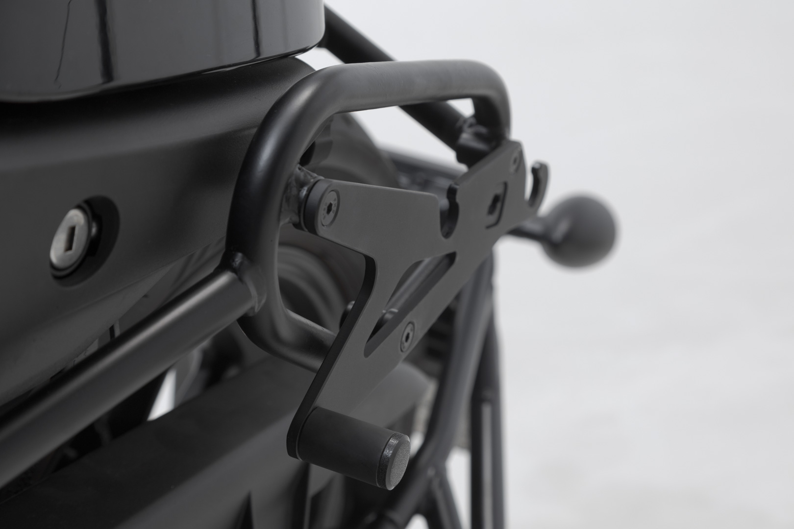 Side view of SW-Motech Adapter plate SLH for SLC - Black. Universal. For left side.