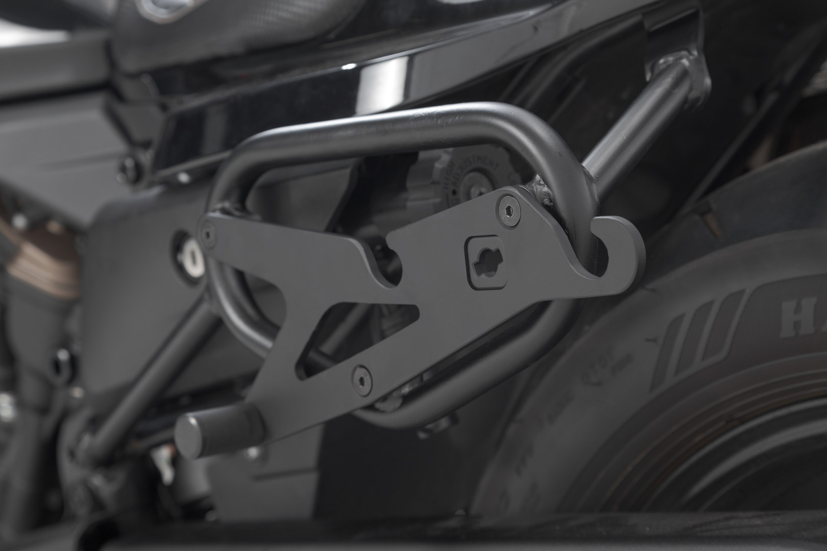 Side view of SW-Motech Adapter plate SLH for SLC - Black. Universal. For left side.