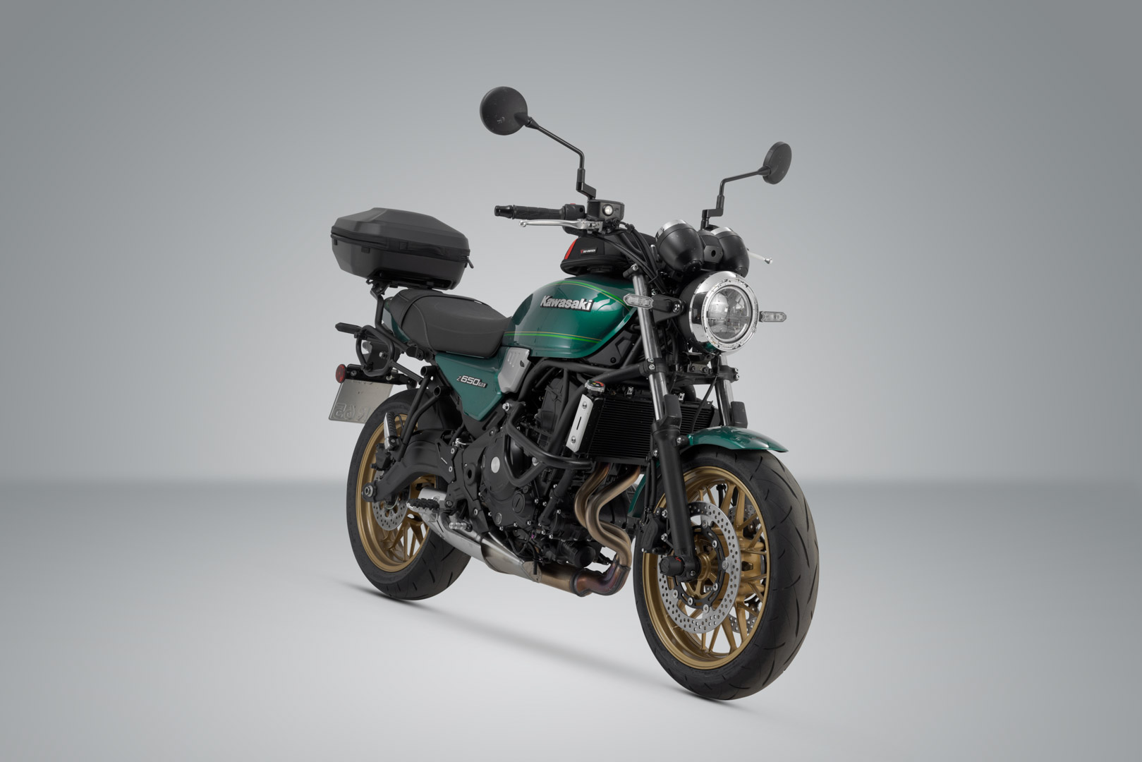 Side view of SW-Motech URBAN ABS top case system - Black. Kawasaki Z650RS (21-)/ 50th Anniv. (22-).
