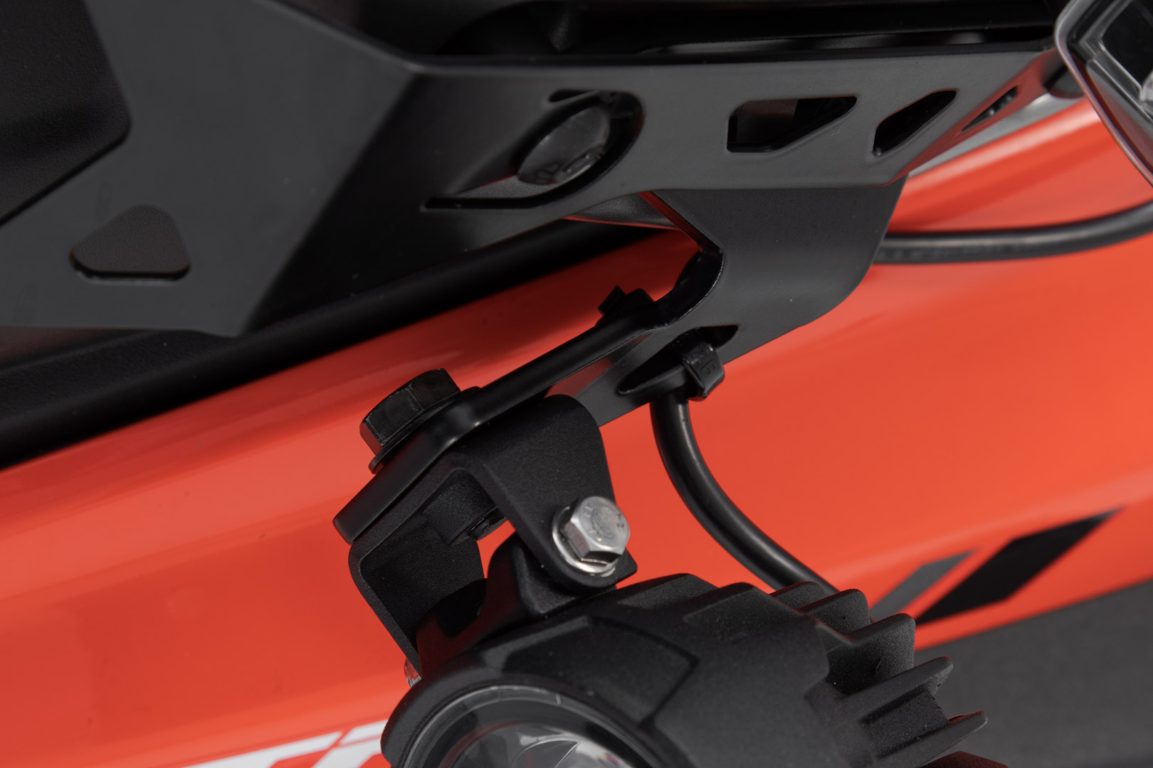 Side view of SW-Motech EVO fog light kit - Black. Suzuki V-Strom 1050 (19-).