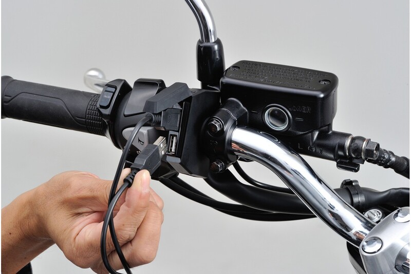 Side view of Daytona Slim USB Type-A Power Supply (2 inputs) - Handlebars Ø22,2/25,4