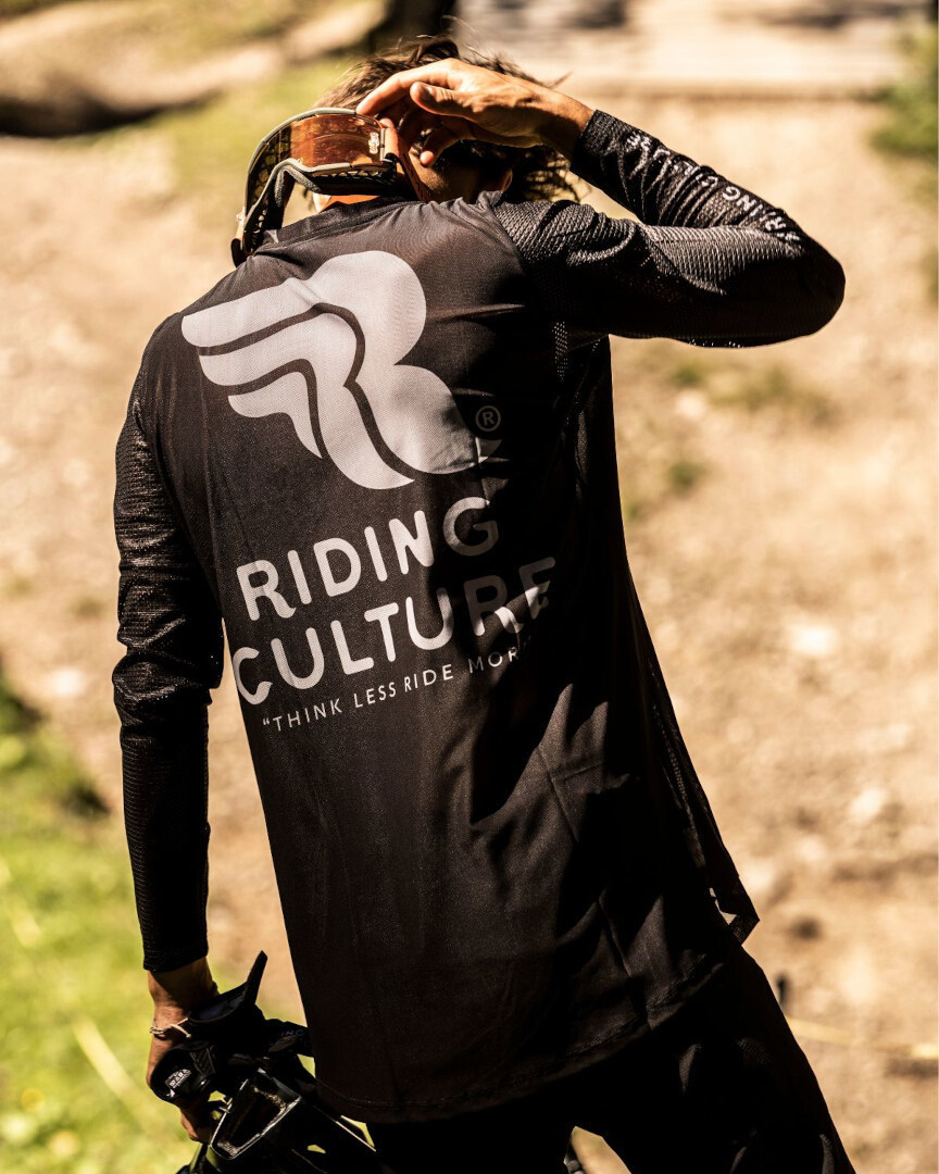 Side view of Riding Culture Sender 1.1 Long Sleeve Cycling Jersey, black, Size S for Men