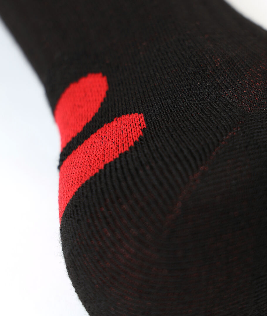 Side view of Lenz Heat Sock 4.1 Toe Cap Heated Socks, black-red, Size 42 - 44 for Men