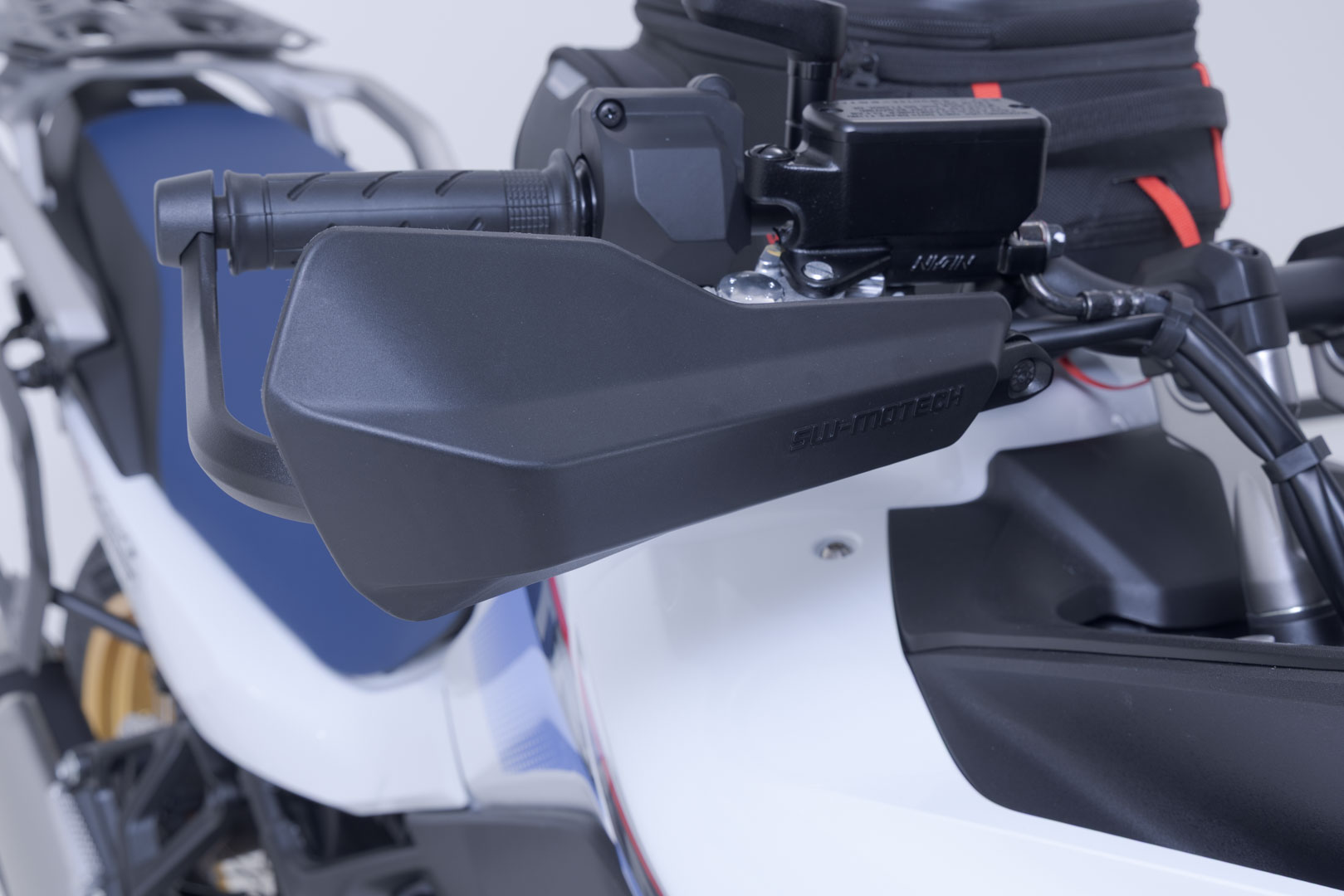 Комплект цевья SW-Motech Sport - Черный. Honda XL750 Transalp (22-).