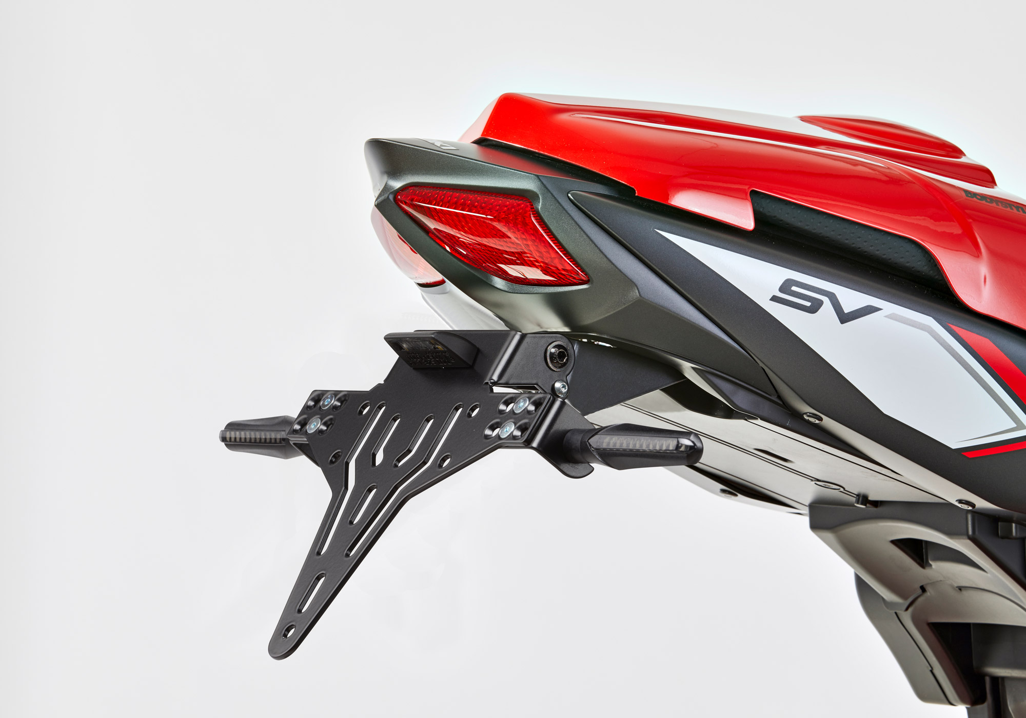 Kit support de plaque d’immatriculation PROTECH comprenant un réflecteur et une plaque lumineuse en acier inoxydable thermolaqué noir