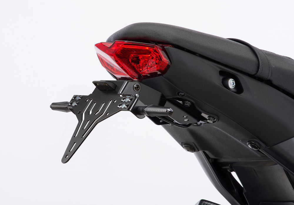 PROTECH 车牌架套件，包括反光板和板灯 粉末涂层不锈钢 黑色