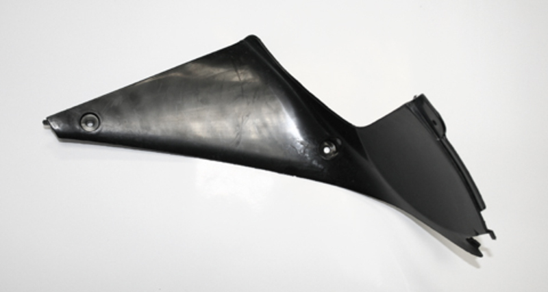SHIN YO YAMAHA YZF R1、RN12 的整流罩内侧左侧